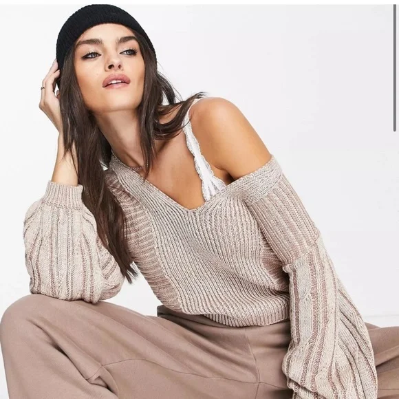 Free People When It Rains V-Neck Sweater - SIZE MEDIUM - Picture 1 of 16